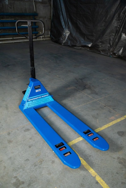 Тележка гидравлическая низкопрофильная 65 мм  3000 кг 1150 мм полиуретановые колеса TOR RHP