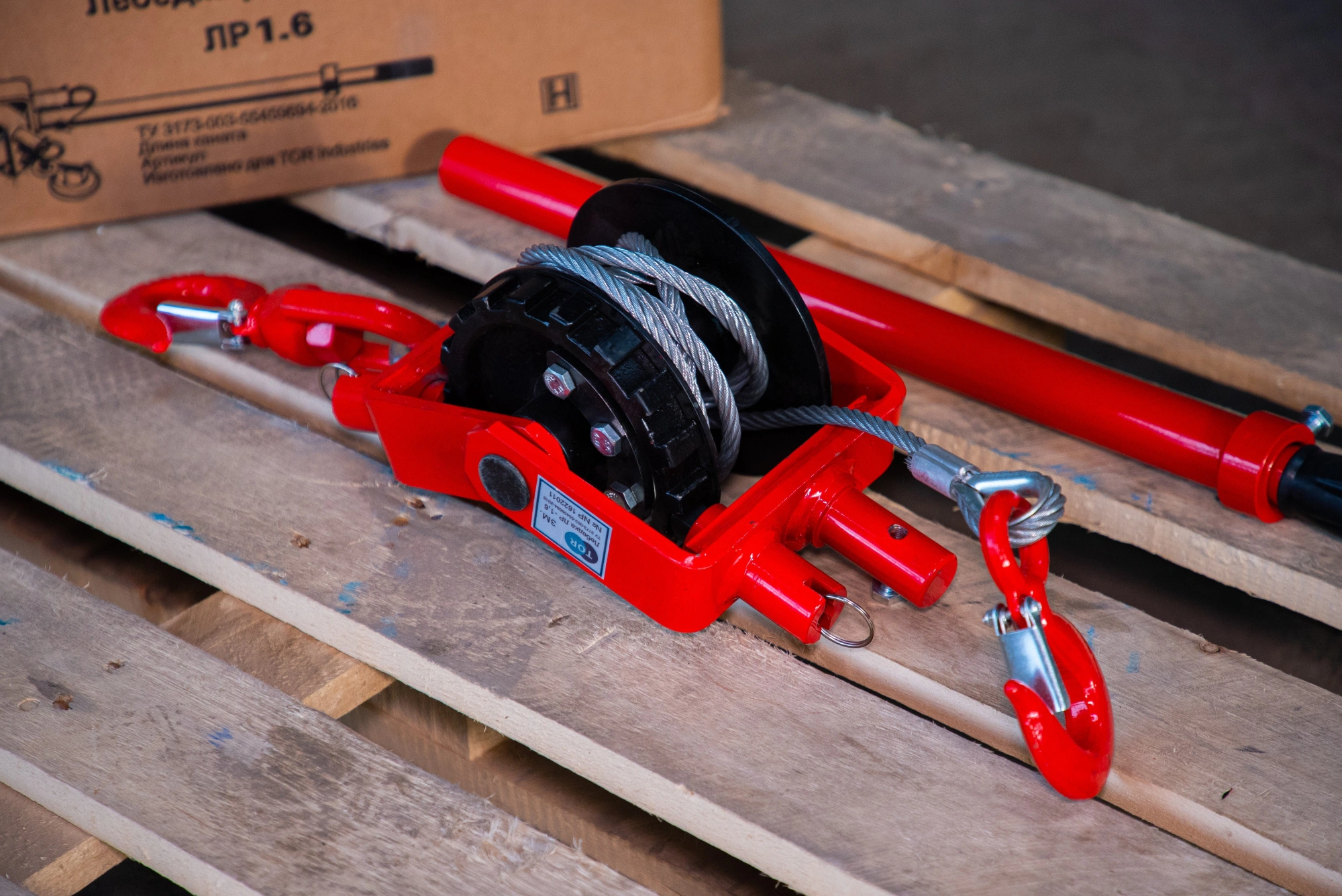 Лебедка ручная TOR ЛР-1,6 3 м