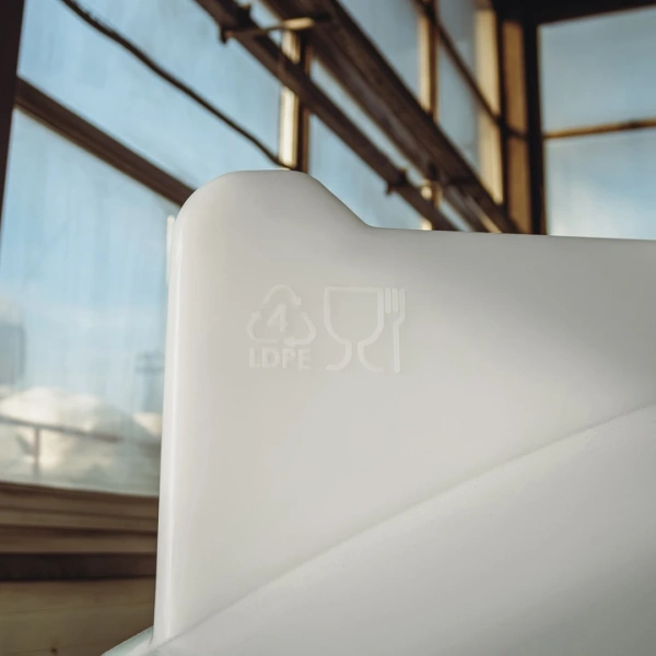 Емкость ЦКТ 5000 л с патрубком 160мм под плотность до 1,5 г/см³ белая в обрешетке с лестницей